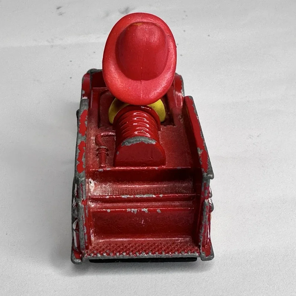 Vintage Ertl Looney Tunes Red Daffy Duck Fire Engine Diecast 1988